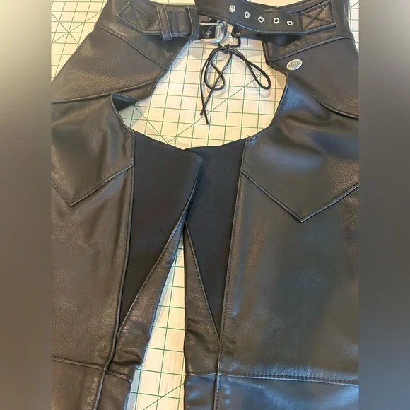 Harley Davidson women’s black leather chaps excellent condition buckle lace up - Picture 6 of 16